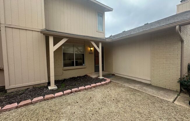 Beautiful 2 Bedroom 1 1/2 Bathroom Condo in Hefner Village