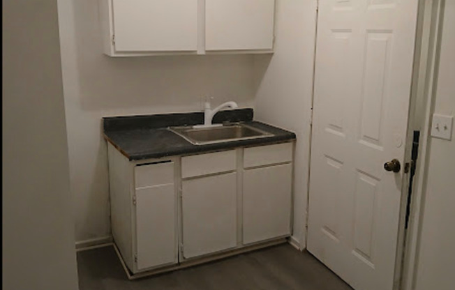 2 beds, 1 bath, $795