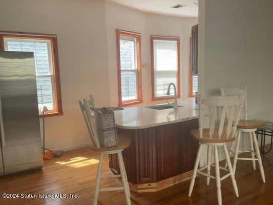 3 beds, 2 baths, 2,571 sqft, $3,100, Unit 3