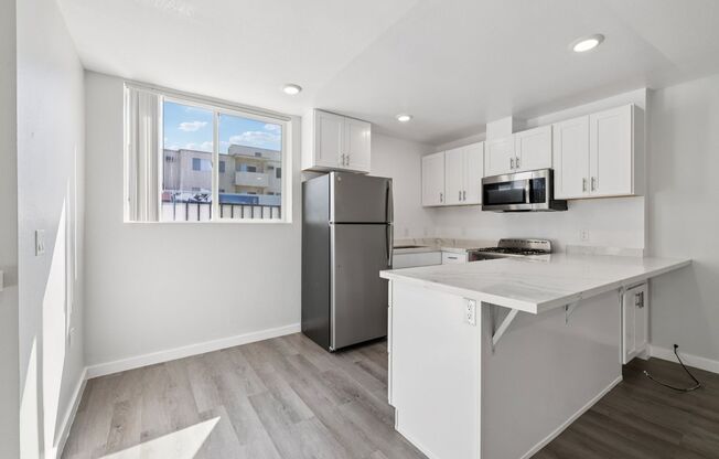 Studio, 1 bath, 645 sqft, $1,598, Unit 130