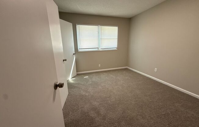 2 beds, 1.5 baths, 1,160 sqft, $949, Unit 605-E
