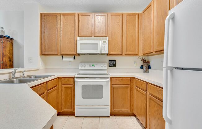 2/2 Townhome in Daniels Landing! Available July 1st!