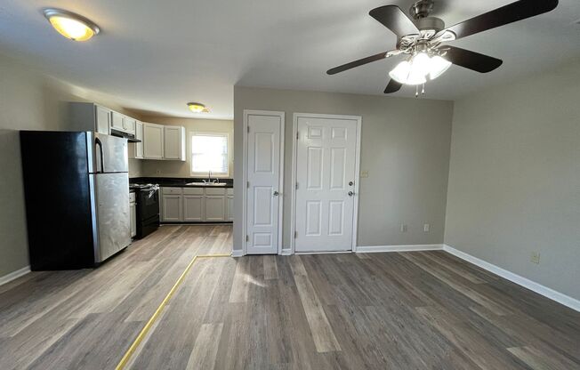 3 beds, 1.5 baths, 900 sqft, $1,300, Unit Unit 2 Second Floor