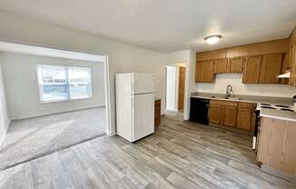 apartments in Grand Rapids with updated plank flooring