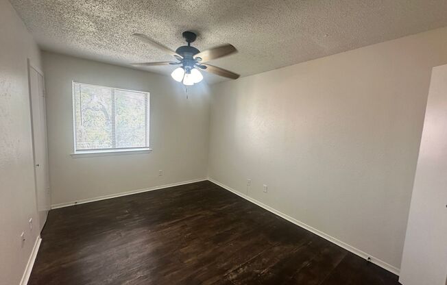 3 beds, 1 bath, $1,500, Unit UNIT 4