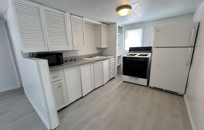 1 bed, 1 bath, 516 sqft, $600, Unit 2305 27th - Rear