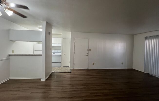 1 bed, 1 bath, 660 sqft, $950, Unit 215
