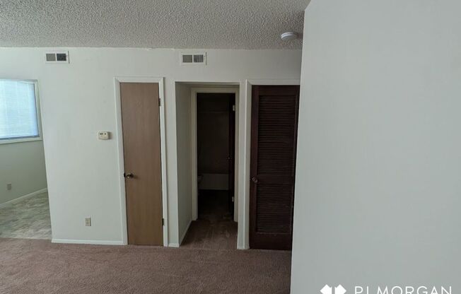 2118F