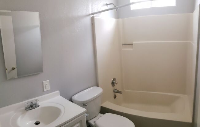 2 beds, 1 bath, 700 sqft, $1,800