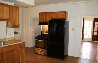 2 beds, 1 bath, $950, Unit Apt 1E