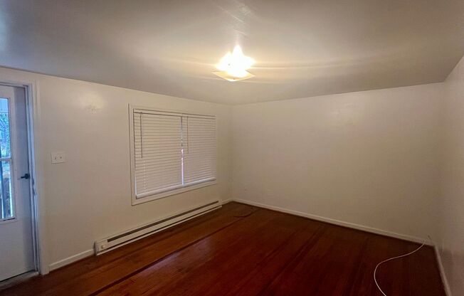 2 beds, 1 bath, $1,125