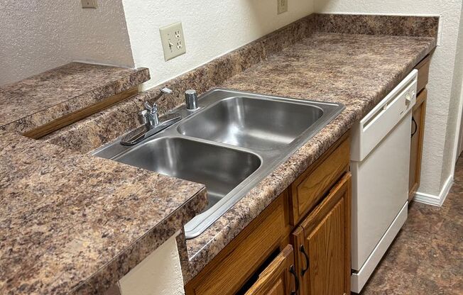 1 bed, 1 bath, 758 sqft, $955, Unit 33