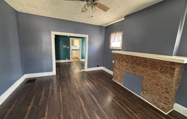 111 PARIS AVE