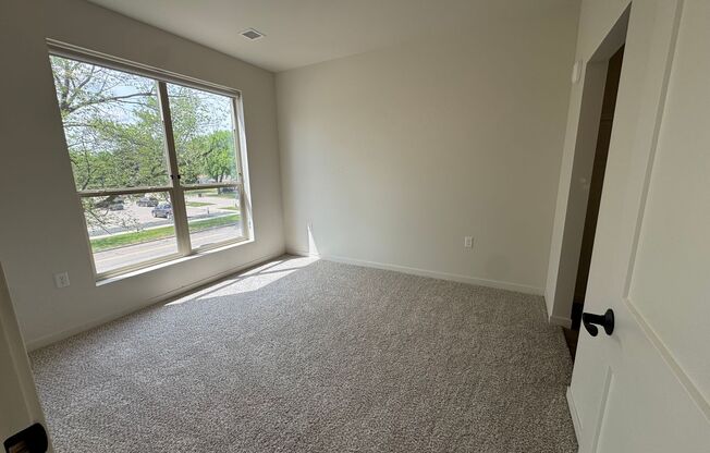 1 bed, 1 bath, 688 sqft, $1,295, Unit 1621-530