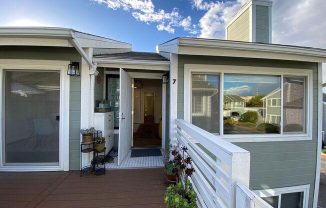 Stunning 3-bedroom, 2-bathroom coastal condo with Modern Custom Upgrades!