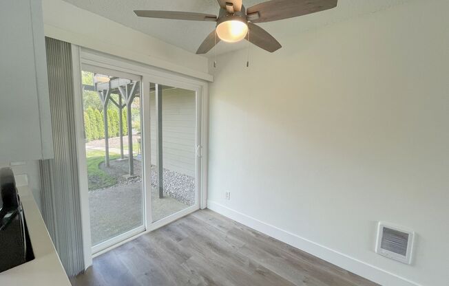 2 beds, 1 bath, 890 sqft, $1,595, Unit 16