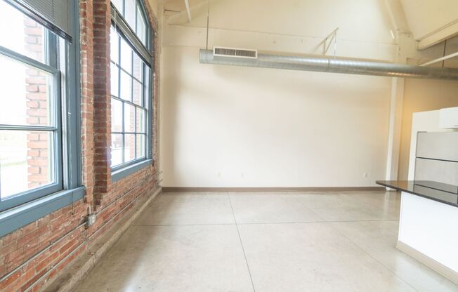 1 bed, 1 bath, 690 sqft, $1,350, Unit 221