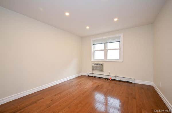 116 14 METROPOLITAN AVE