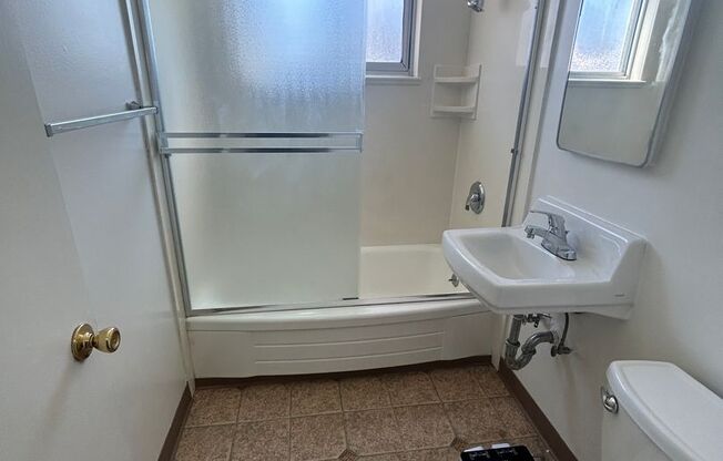 1 bed, 1 bath, $1,600, Unit 11