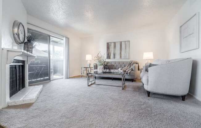 Large living spaces  at Garden Gate, Irving, 75061