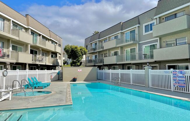 Port Hueneme | Surfside l | 2 Bed + 1.5 Bath | Gated Community | 396 E. Surfside