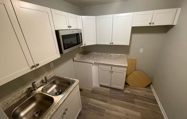 2 beds, 1 bath, 868 sqft, $995