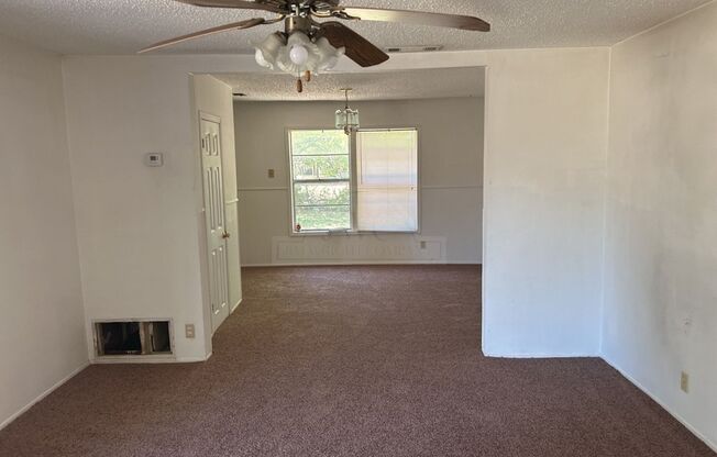 3 beds, 1 bath, $925