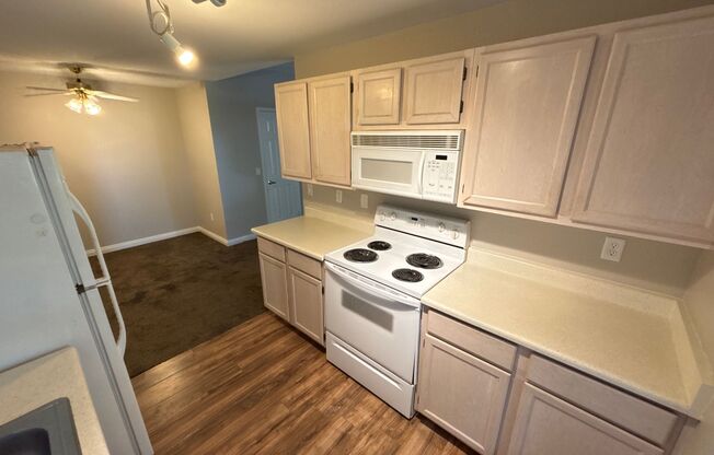 1 bed, 1 bath, $1,295, Unit 124