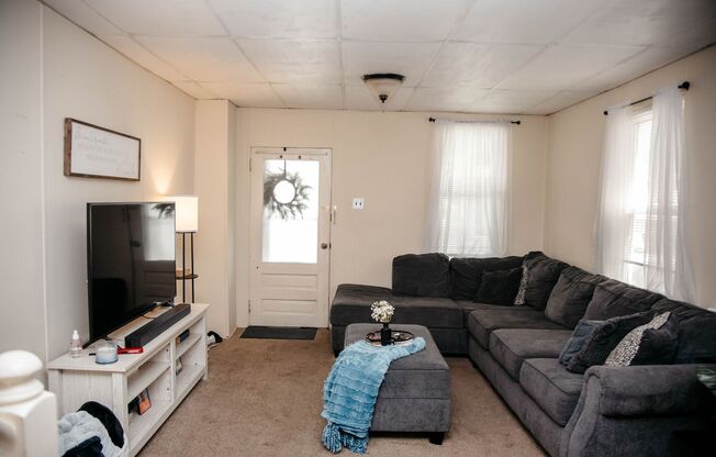 2 beds, 1 bath, $1,450