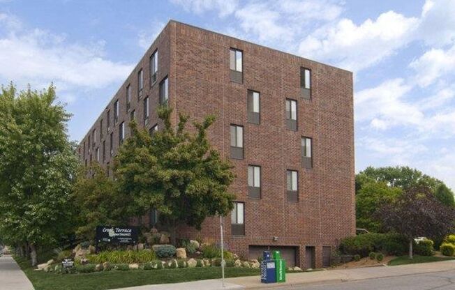 2 beds, 1.5 baths, 893 sqft, $1,395, Unit 202