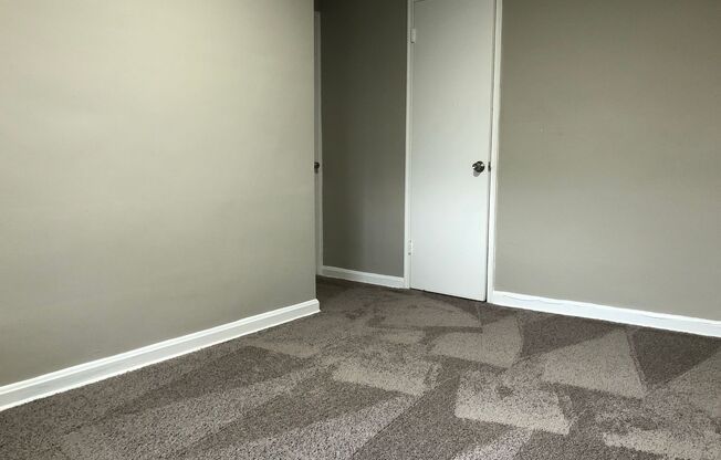 3 beds, 1 bath, 1,500 sqft, $1,300, Unit 1614-00