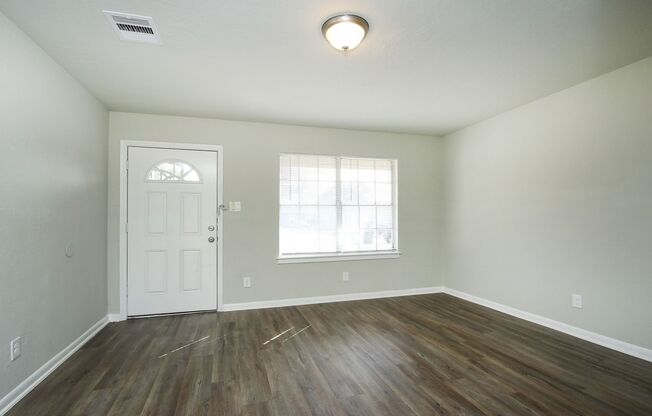 This week only!! $25 app fee! 3 bed, 1.5 bath in great location - Upcoming in 77703