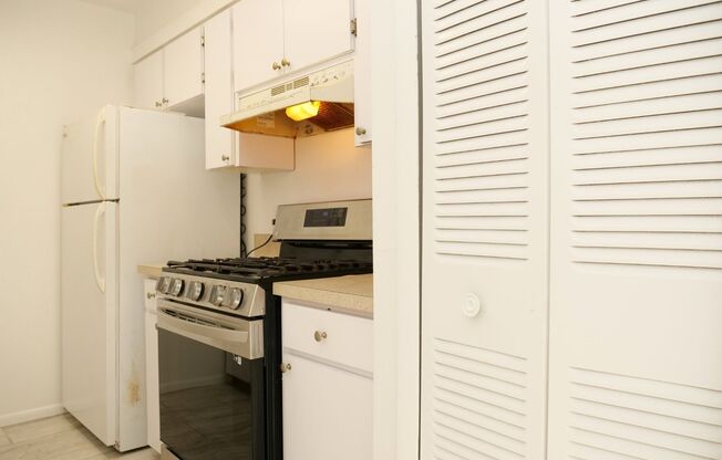 Spacious 2 Bedroom 2 Bath with Garage Available Now!
