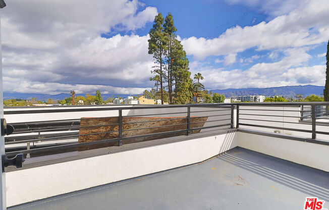 11810 1/2 GILMORE ST