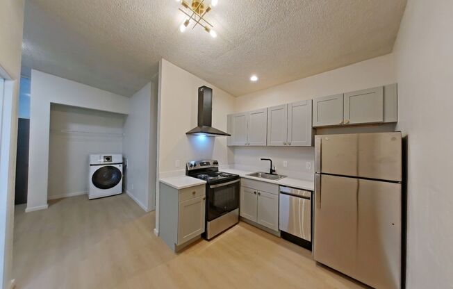2 beds, 1 bath, 647 sqft, $1,660, Unit 26B