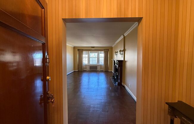 3 beds, 2 baths, 1,952 sqft, $3,200, Unit Royal York 916