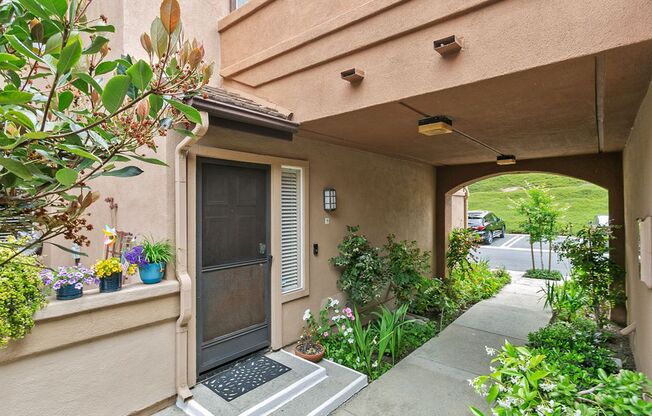 Furnished Bear Brand condo with Walkability to Shops and Beach Trolley