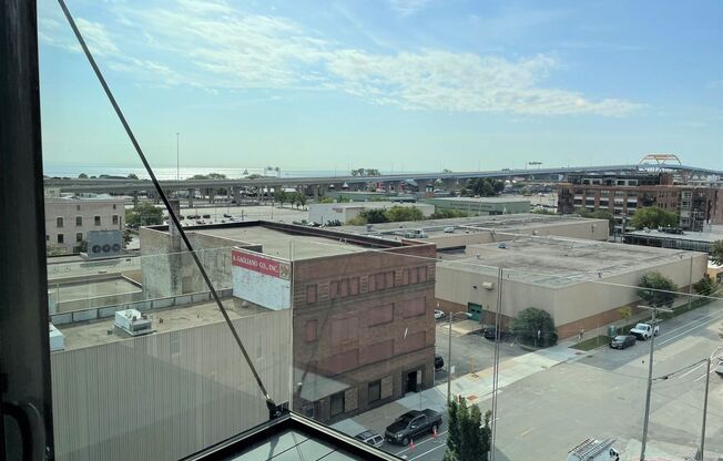 1 bed, 1 bath, 883 sqft, $1,900, Unit 321 Jefferson-605