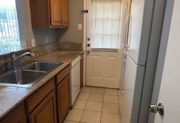 1221 Abrams Rd