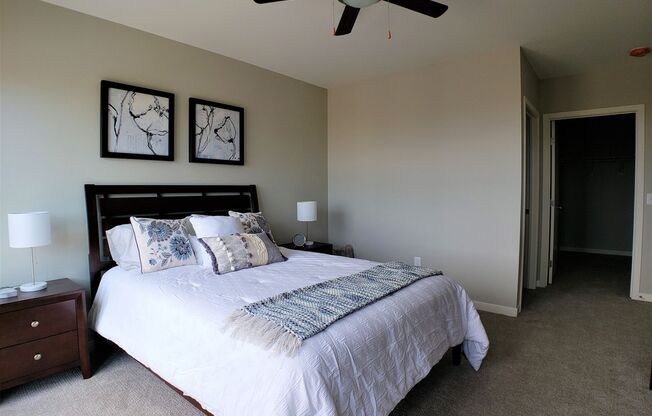 2 beds, 2 baths, 990 sqft, $2,025, Unit 222