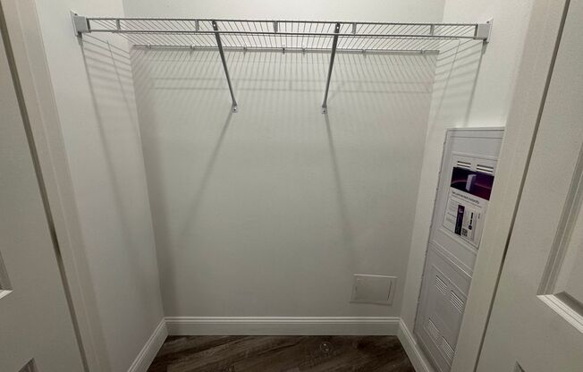 2 beds, 1 bath, 820 sqft, $2,800, Unit 214