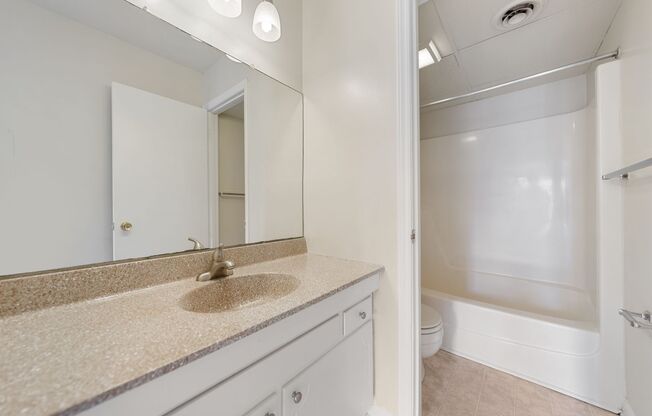 3 beds, 2 baths, $1,400, Unit Unit 202B