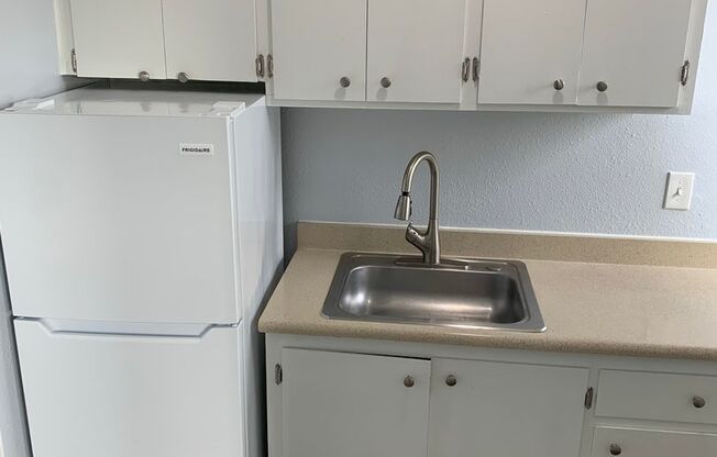 Studio, 1 bath, 240 sqft, $1,300, Unit 303