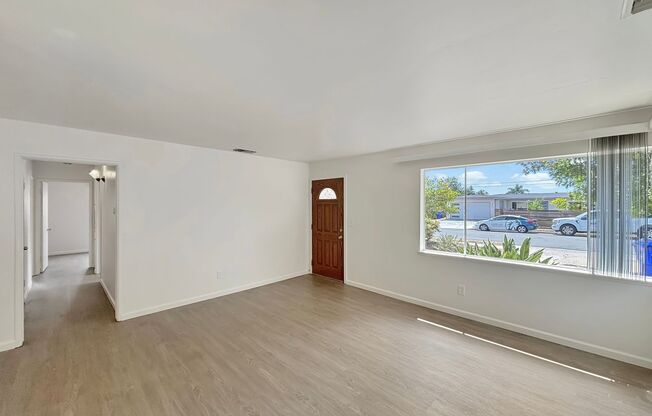 Stunning 3BD/1.5BA House in Clairemont Mesa W/ Central A/C, Covered Patio, & Large Backyard!