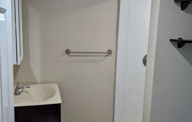 Studio, 1 bath, 300 sqft, $1,150, Unit 8