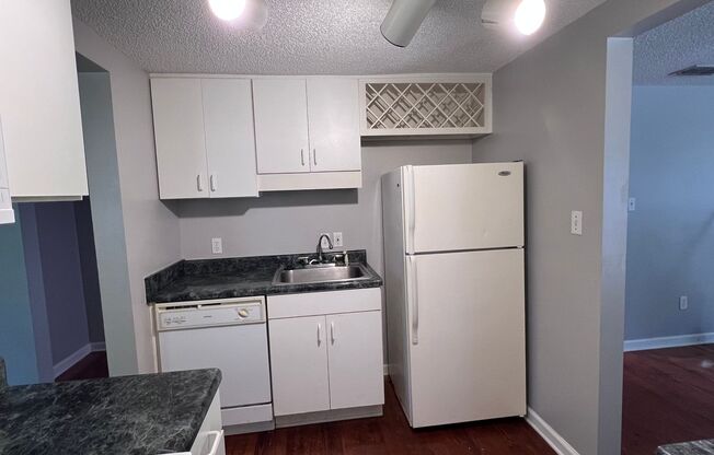 2 beds, 1 bath, 750 sqft, $1,200, Unit Unit B