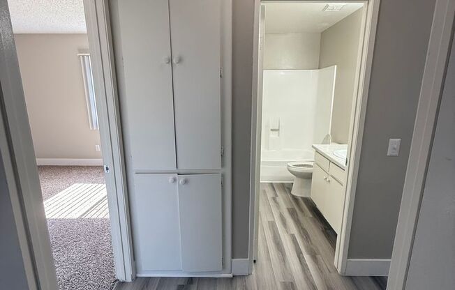 2 beds, 1 bath, 896 sqft, $2,050, Unit 108