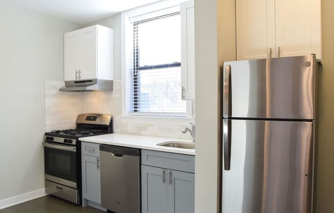 2 beds, 1 bath, 900 sqft, $2,100, Unit 3925-1E