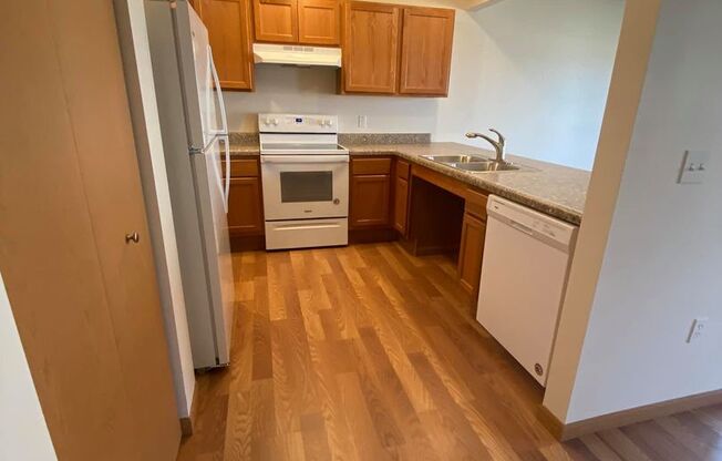 1 bed, 1 bath, 745 sqft, $1,015