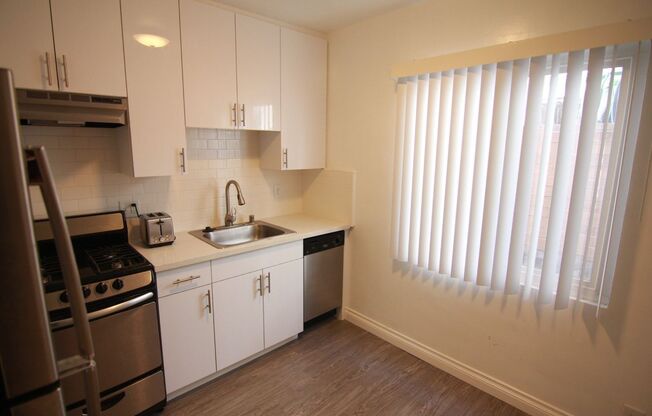 1136 N Ogden Dr